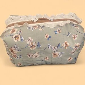 Elegant Floral Cosmetic Bag in Soft Blue